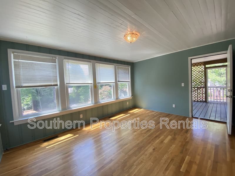 Fayetteville House: 807 Cape Fear Avenue