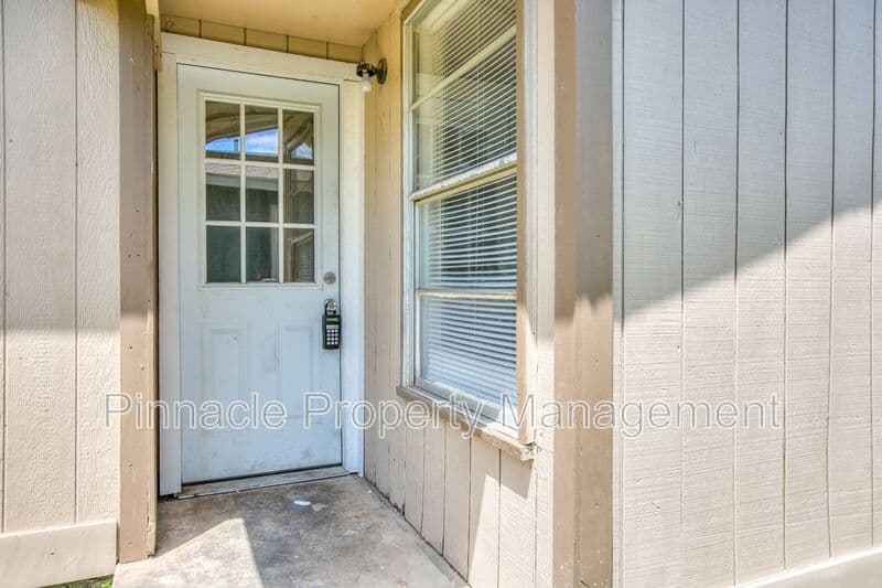 San Angelo House: 132 E 11th St