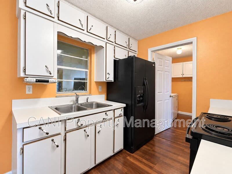 Sanford House: 1003 W 9th Street