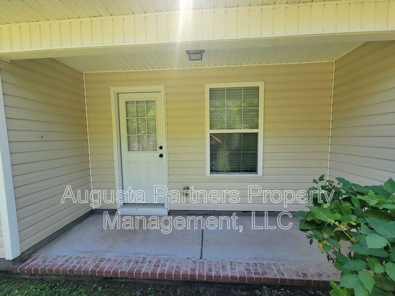 Grovetown House: 392 Bowen Falls