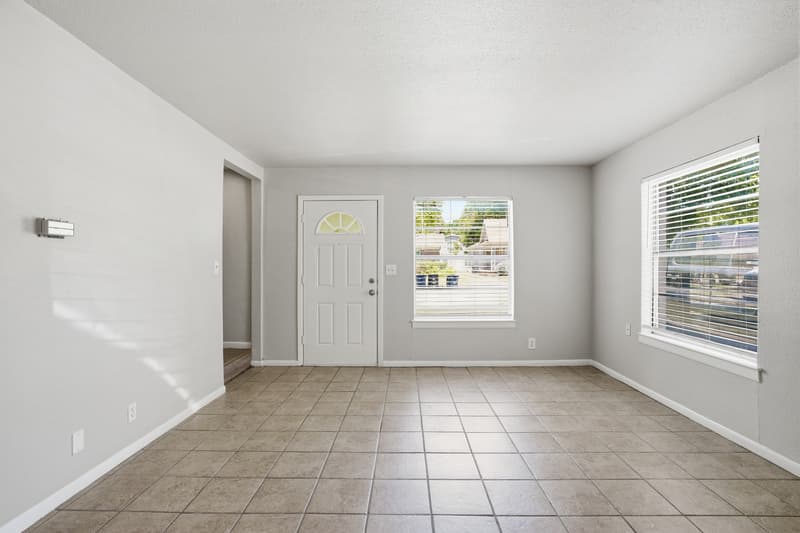 Fort Worth House: 3209 Rogers Avenue