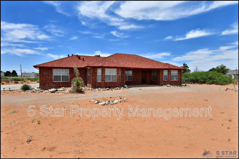 El Paso House: 14101 Koshare Ct