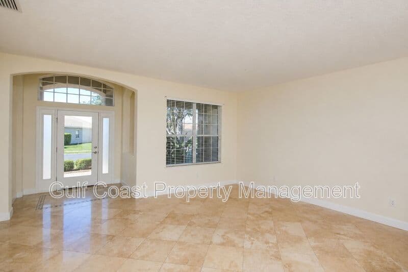 Bradenton House: 6945 74th Street Circle East