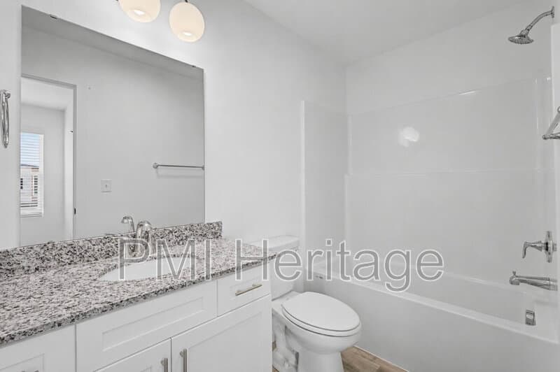 Centerton House: 550 Discovery Ave