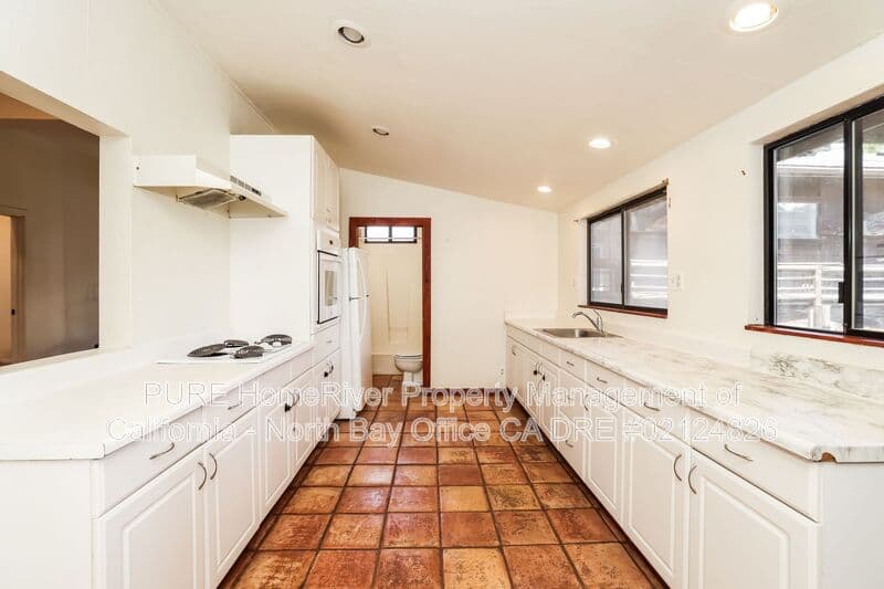 Sonoma Condo: 201 Meadowlark Ln