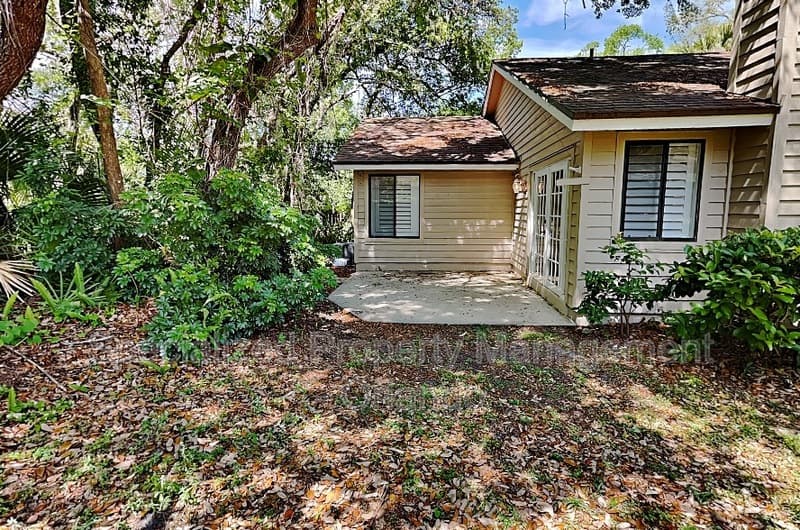 Longwood House: 220 S Fox Chase Pt