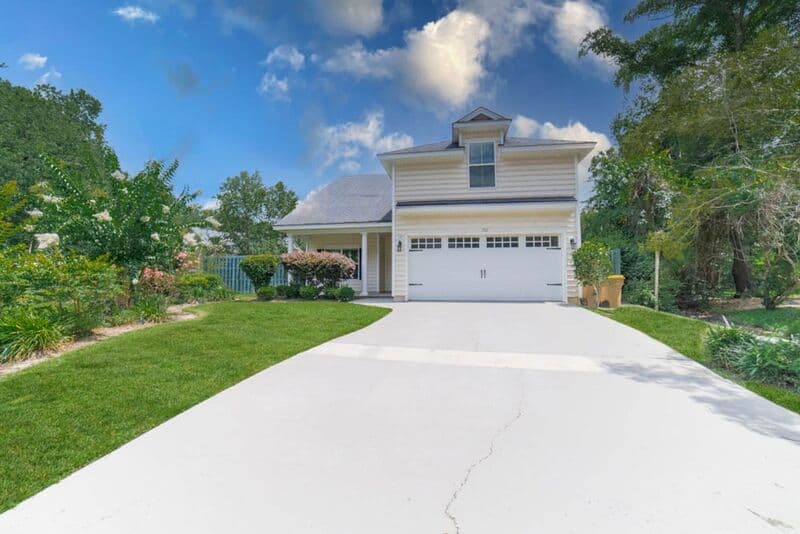 Richmond Hill House: 252 Cottonham Ct