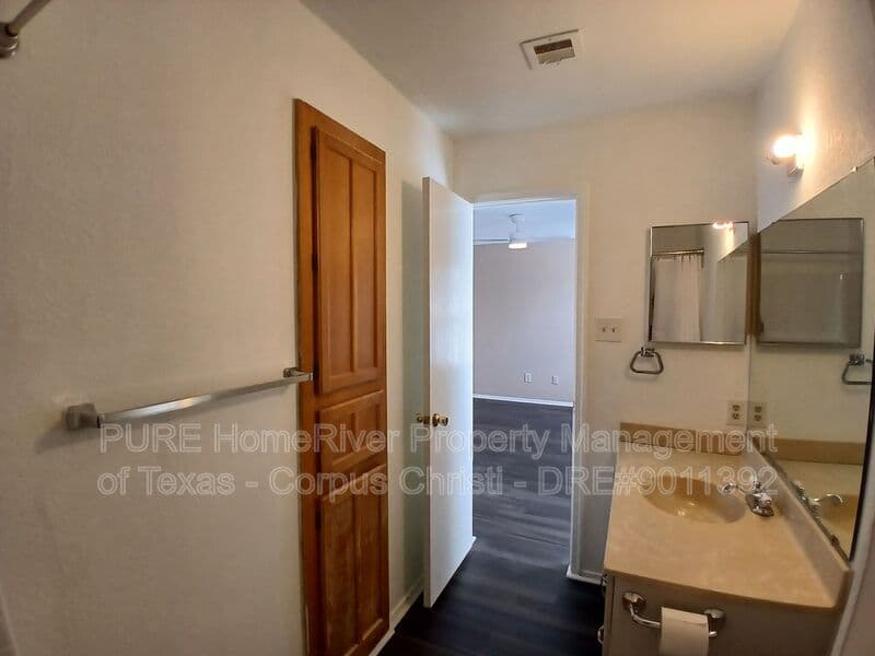 Corpus Christi Townhome: 4401 River Valley Dr
