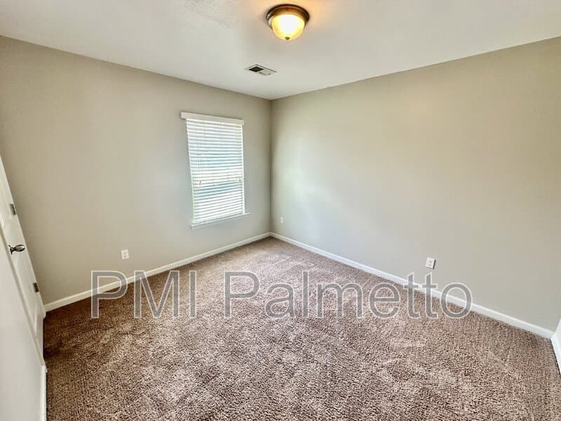 Elgin House: 423 Easy Goer Ct