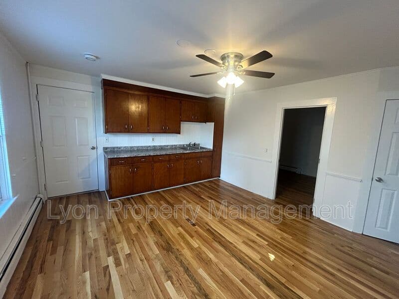 Putnam Condo: 332 Church St