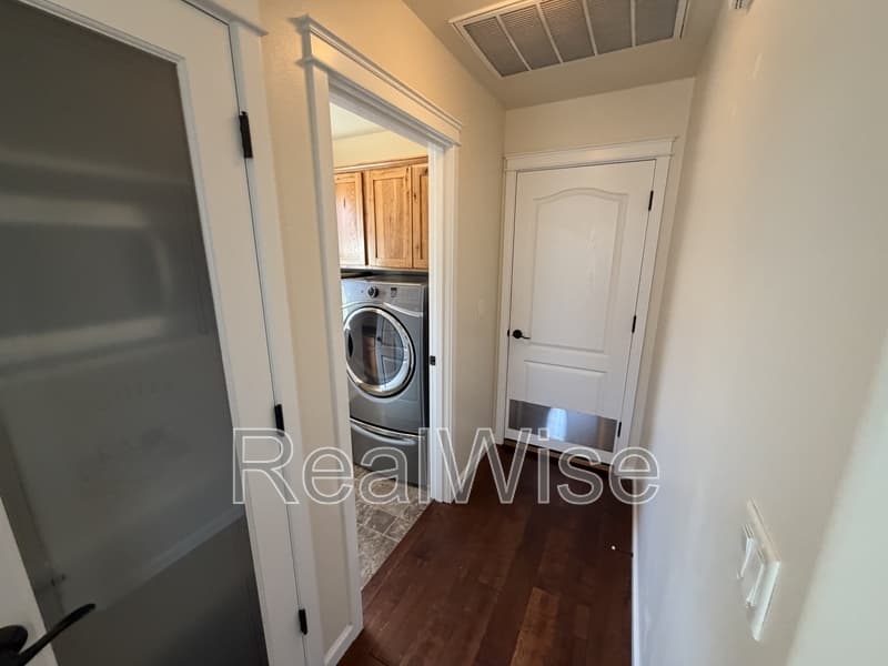 Grants Pass House: 1575 SW Yucca Dr