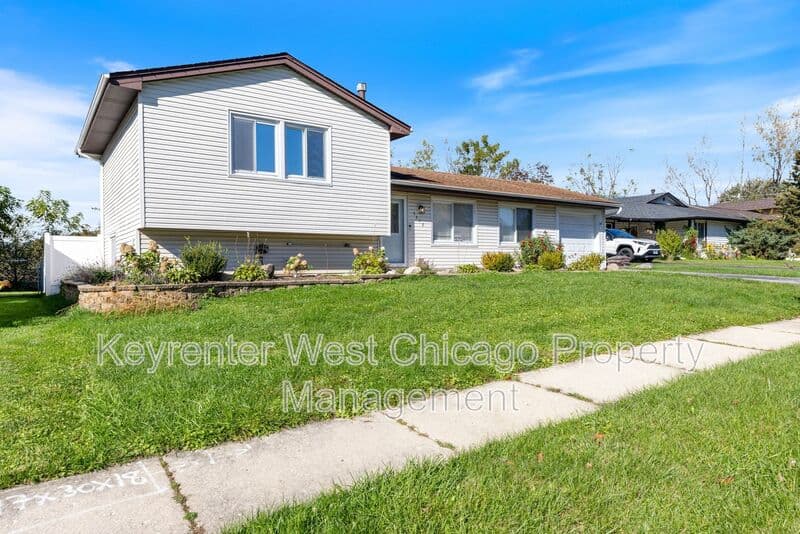 Hanover Park House: 5456 Maclain LN