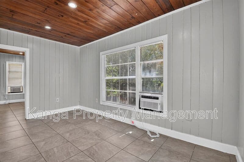 West Palm Beach Condo: 887 7th St