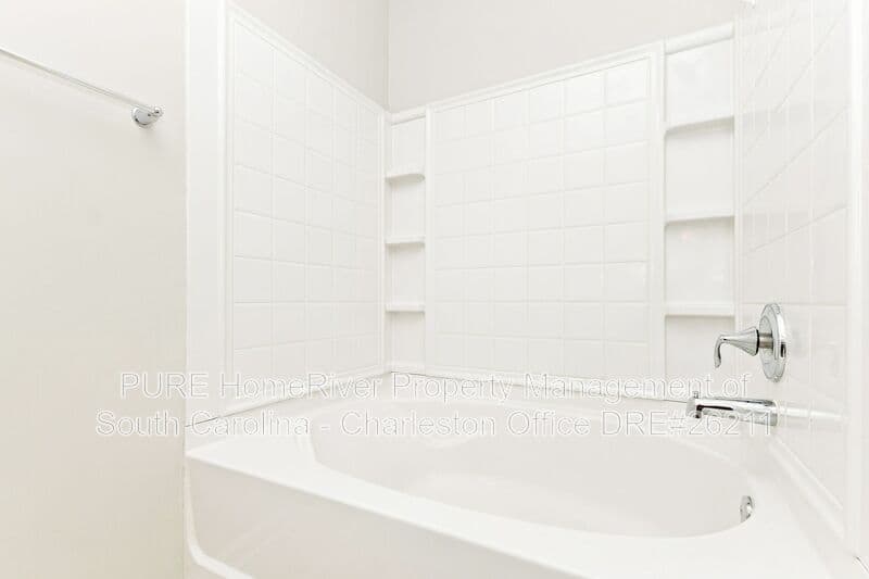 Summerville House: 207 Summer View Rd