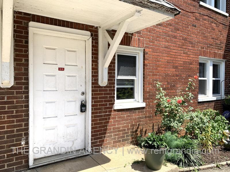 Roanoke House: 1624 Chapman Avenue Southwest