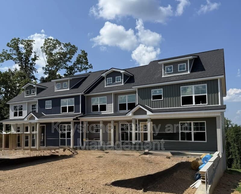 Waverly Townhome: 90 Ridge Road