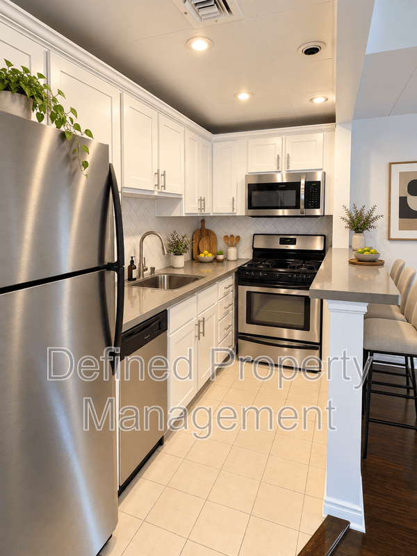 Los Angeles (Miracle Mile) Condo: 649 S. Burnside Ave.