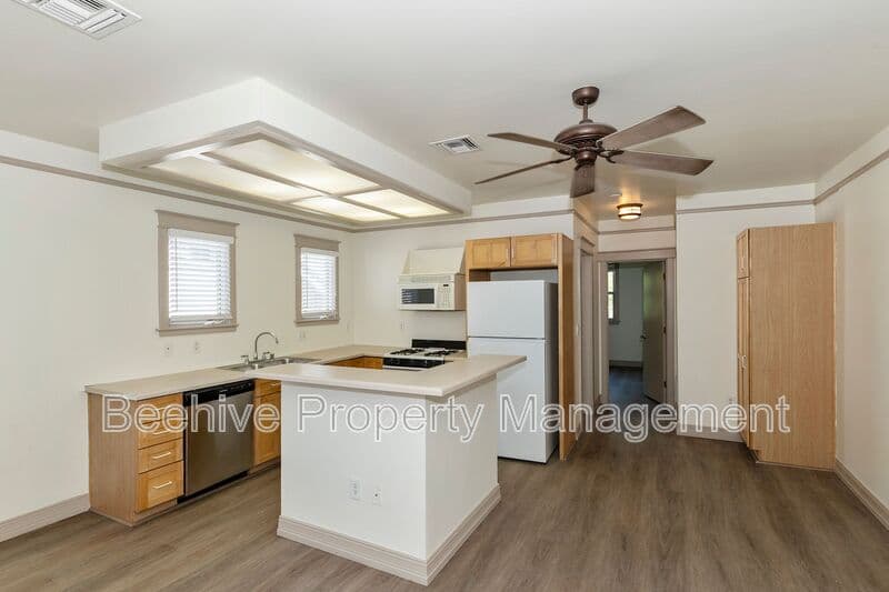 Phoenix House: 1301 W Monroe St