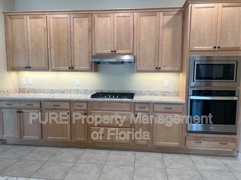 Ocala House: 10376 SW 99th Street