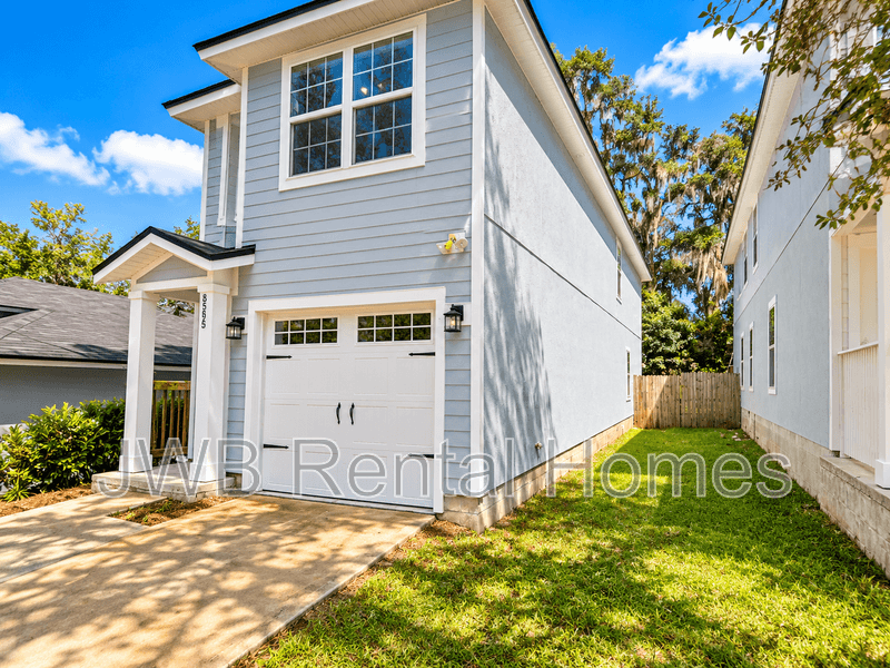 Jacksonville House: 8585 Jasper Ave
