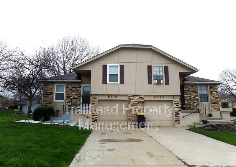 Kansas City Townhome: 8716 N Chatham Ave