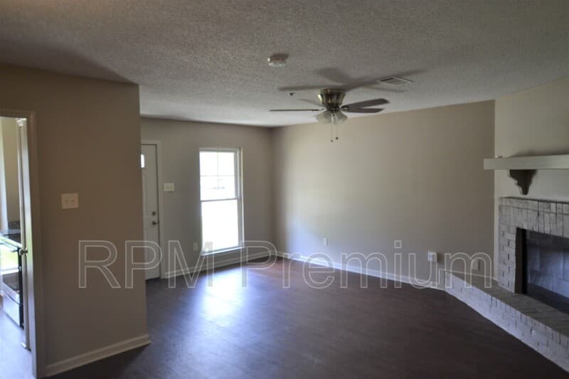 Baton Rouge House: 14835 Central Woods Ave.