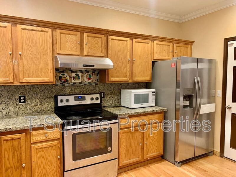 Renton House: 17805 110th Pl SE