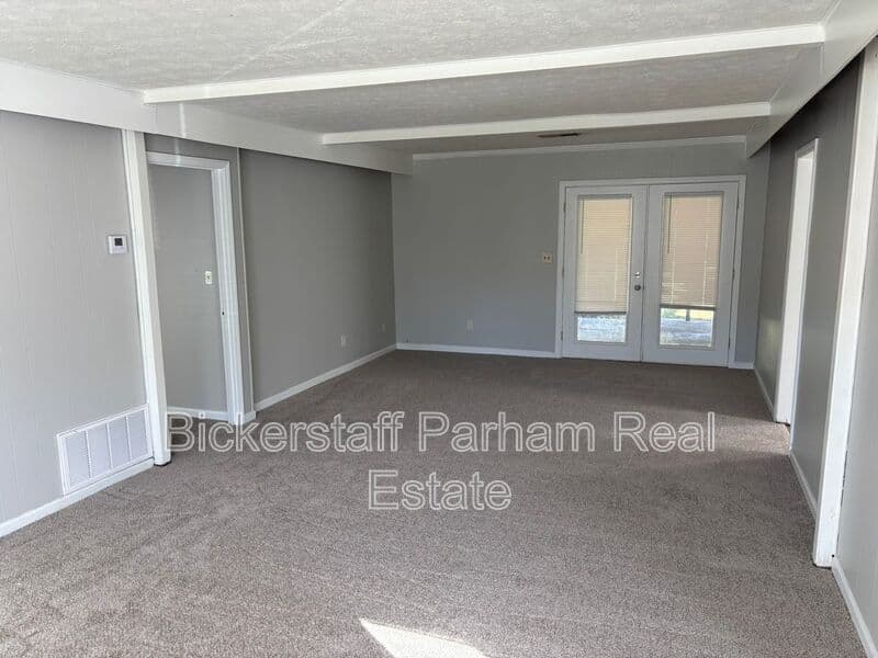 Columbus House: 4925 Foxfire Drive