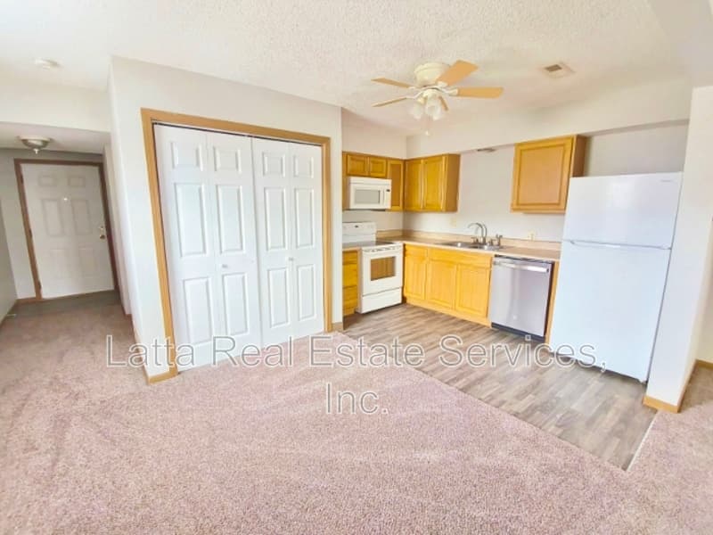 Pleasant Hill Townhome: 2120 Highridge Dr