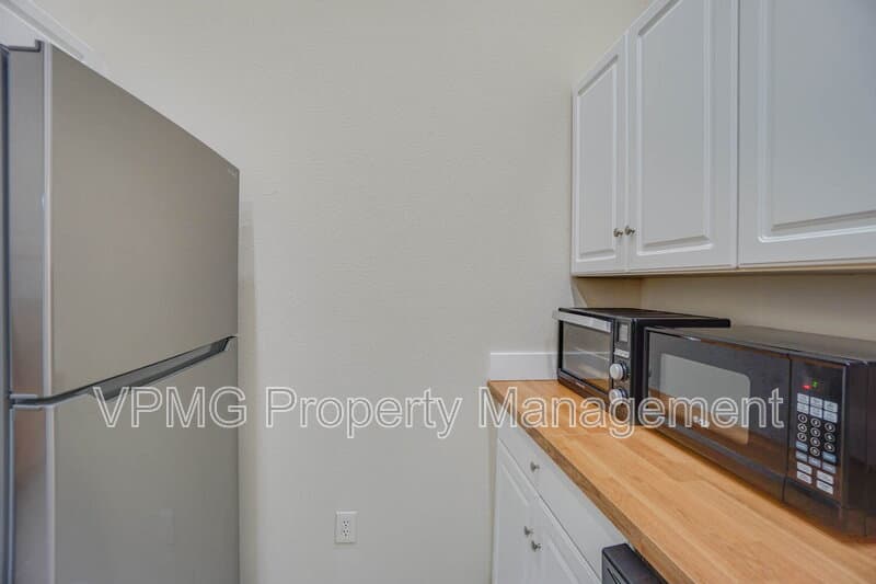 Vancouver Condo: 13210 SE 7th St