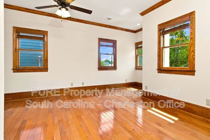 Charleston House: 224 President St