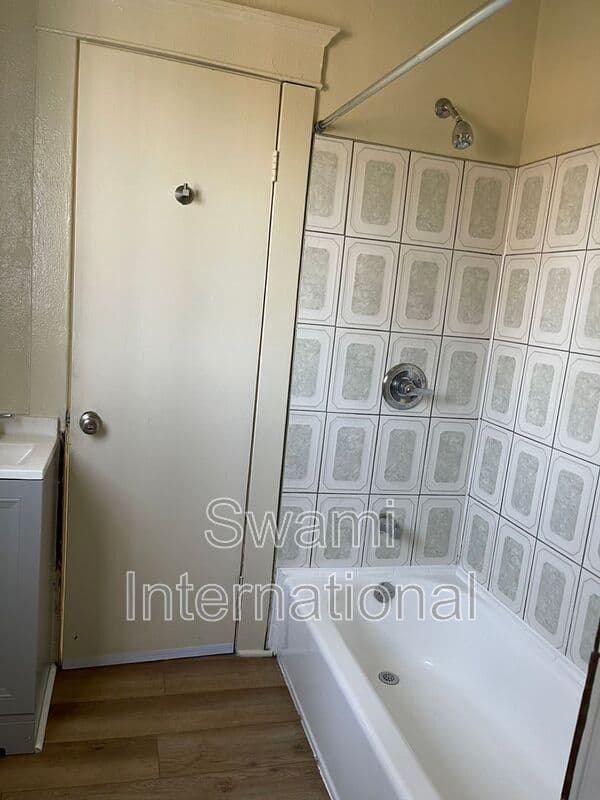 Los Angeles House: 1128 3/4 E. 49th St.