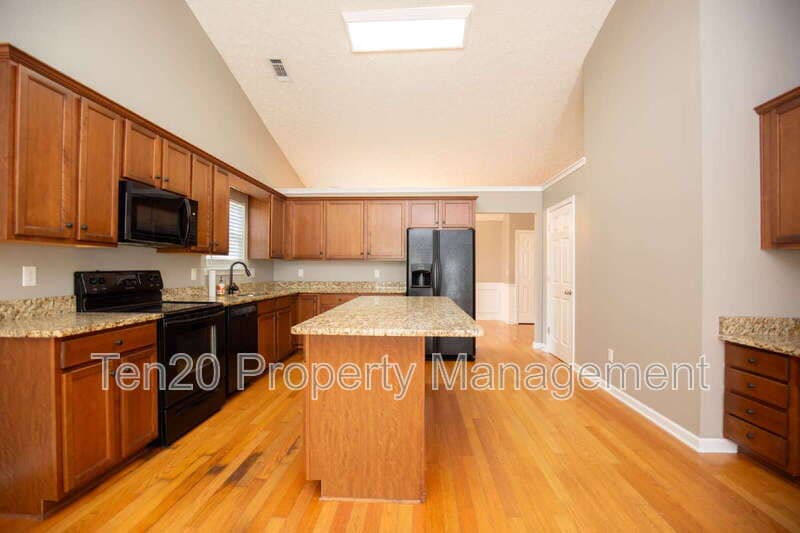Phenix City House: 6 Woodmere Ct