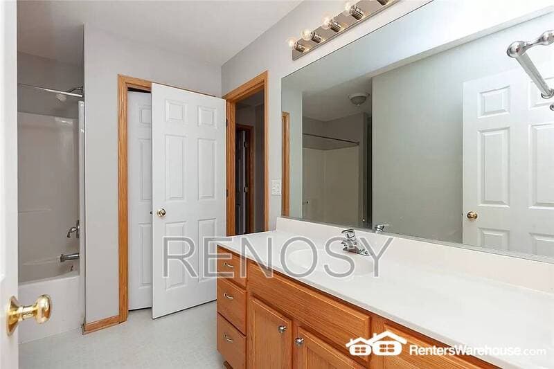 West Des Moines House: 7732 Beechtree Ln