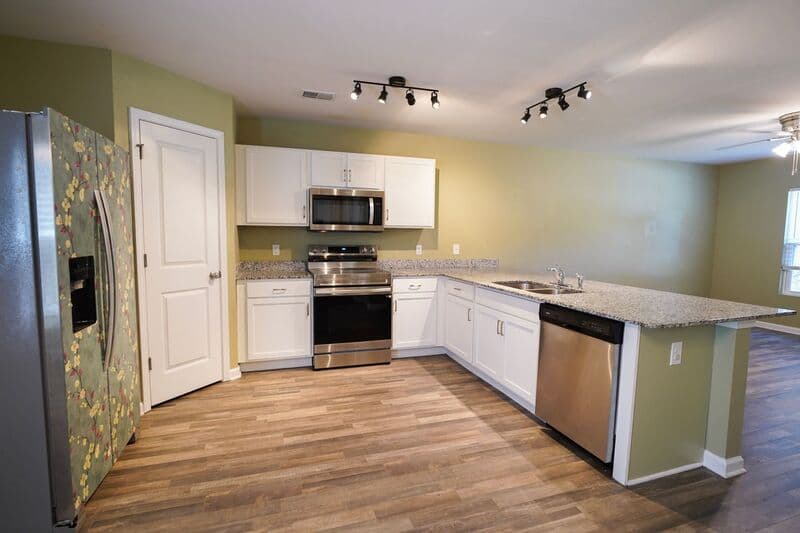 Midway House: 44 Sunrise Cir