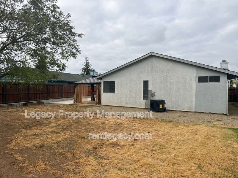 Sacramento House: 8609 Oakbank Way
