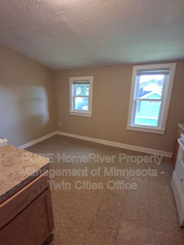 Saint Paul Condo: 987 Churchill Street #1