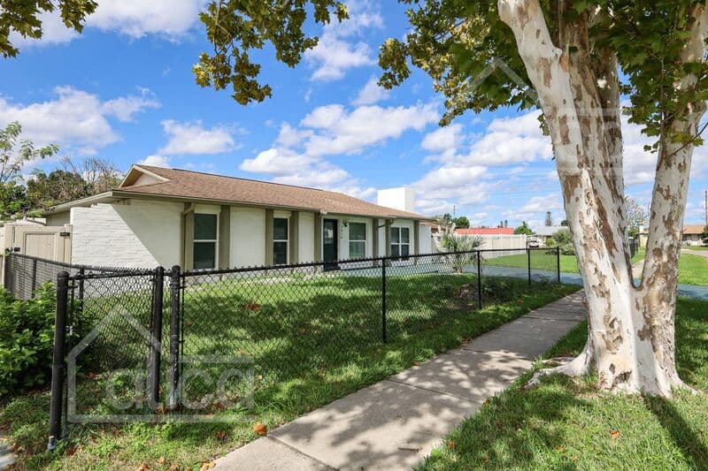 Orlando House: 3810 Cedarwaxwing Ave