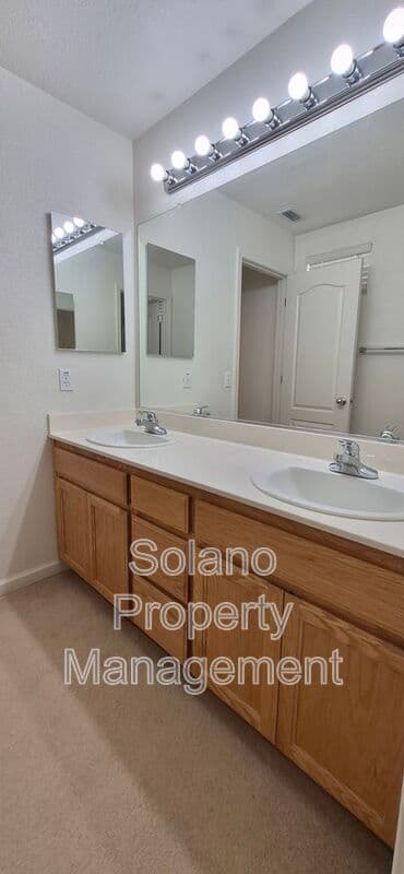 Dixon House: 2080 Mariposa Drive