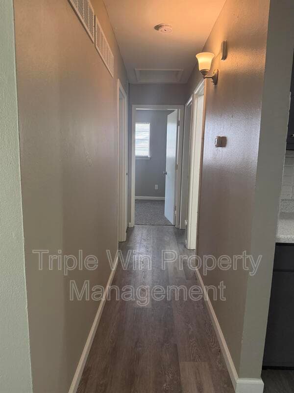 HAZELWOOD House: 7250 HOWDERSHELL RD
