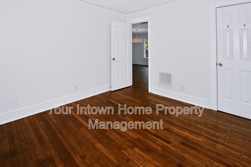 Atlanta House: 1420 Beatie Ave Sw