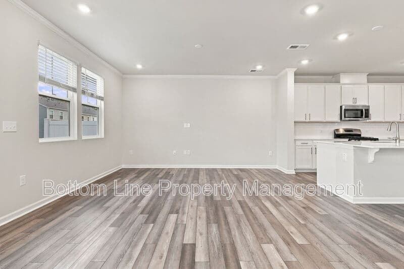Durham Townhome: 5811 Woodlawn Dr