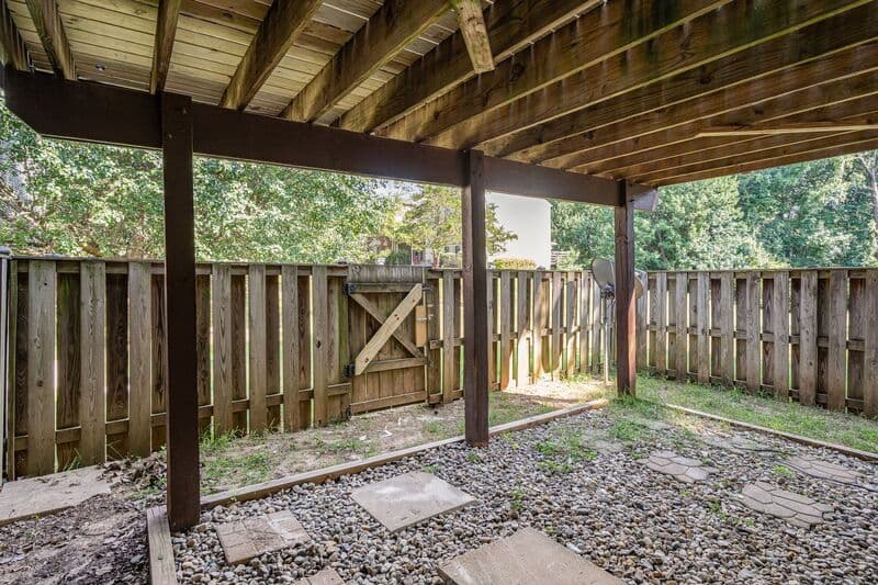 Fredericksburg House: 10701 Houck Dr