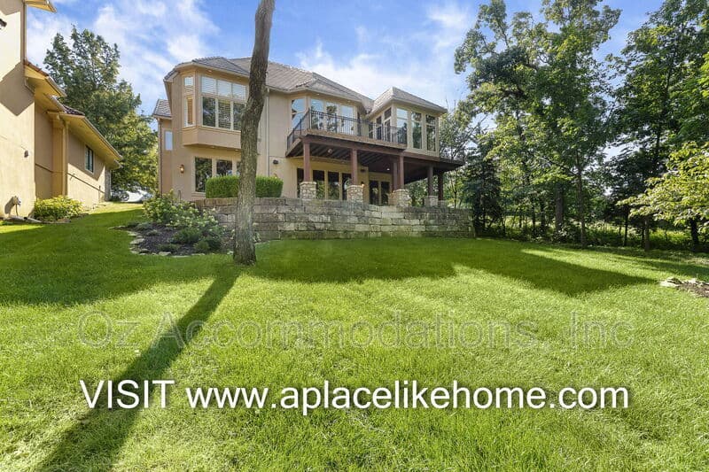 Loch Lloyd House: 16690 Country Club Ct