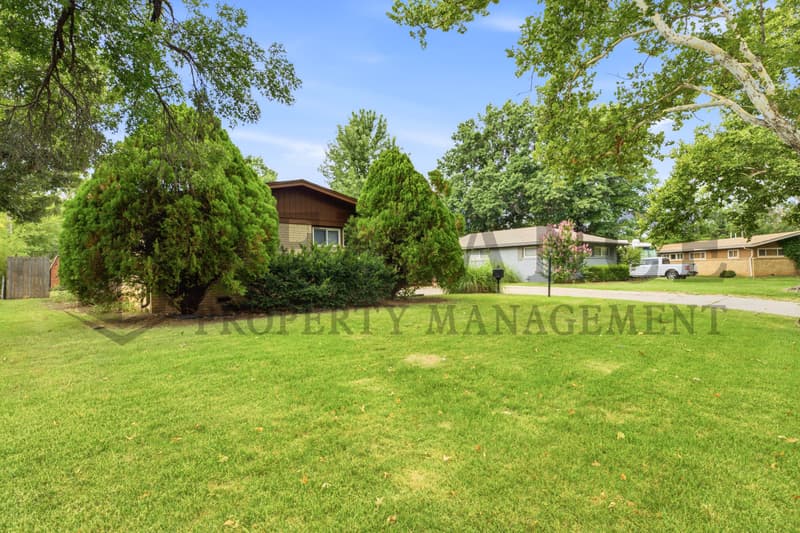 Wichita House: 9923 West Binter Lane
