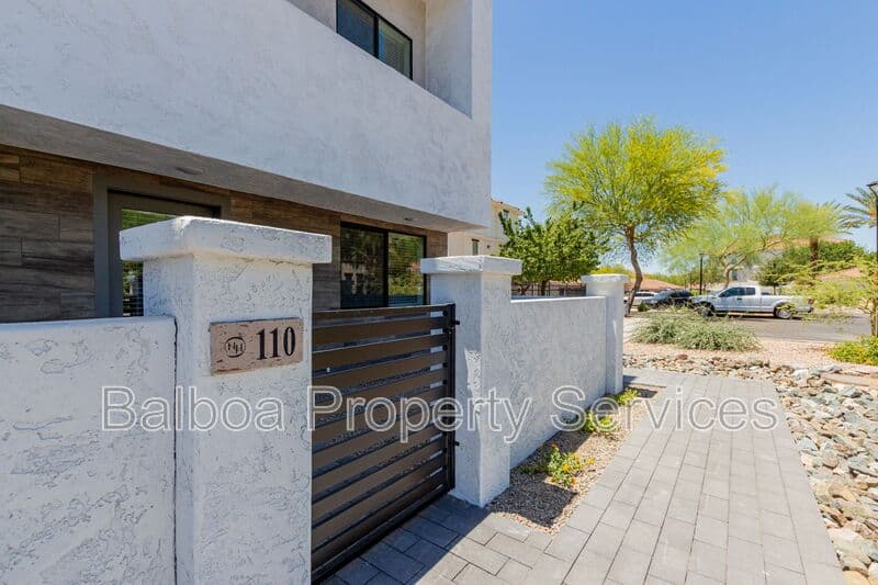 Mesa Townhome: 1318 S 105th Pl