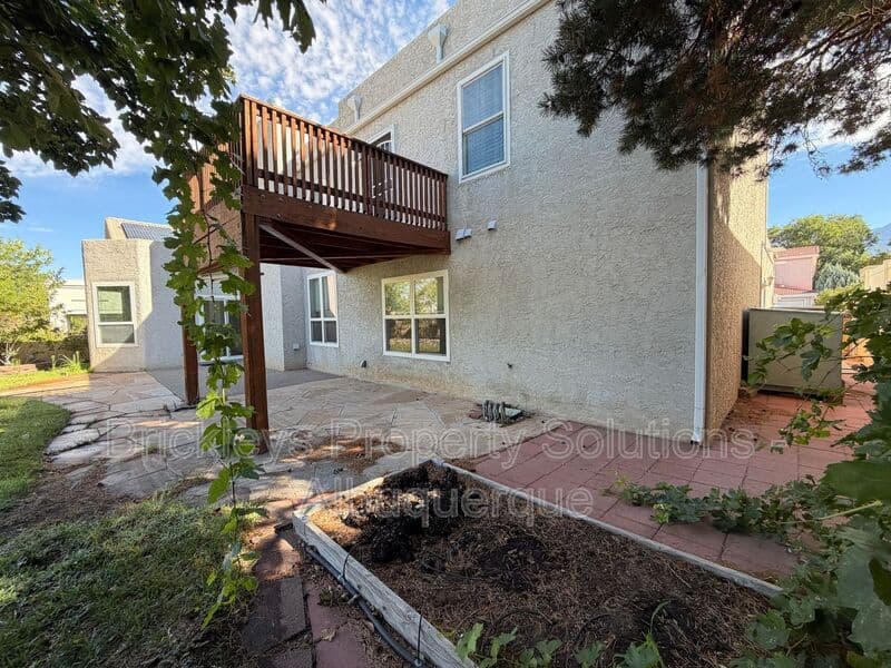 Albuquerque House: 9600 Allande Rd NE