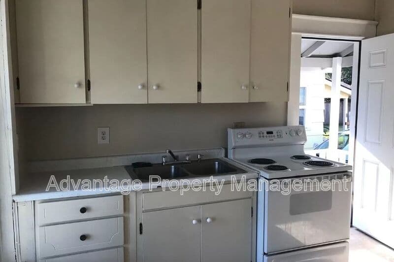 Corvallis House: 230 NW 13th St