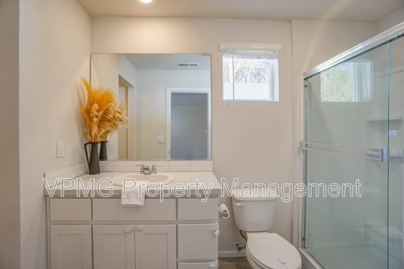 Battle Ground House: 1302 SW 5th St