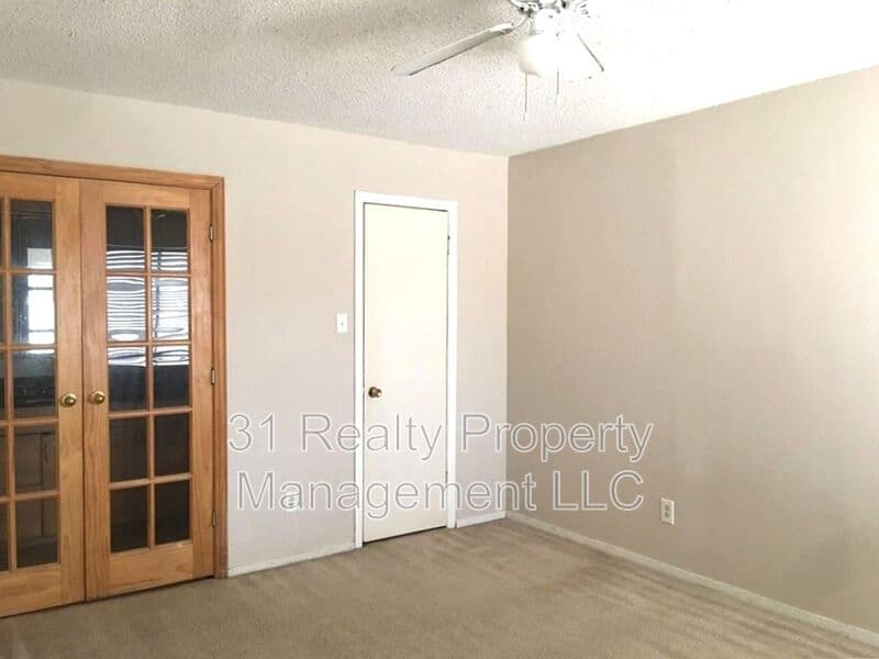Dallas House: 5616 Harvest Hill Rd